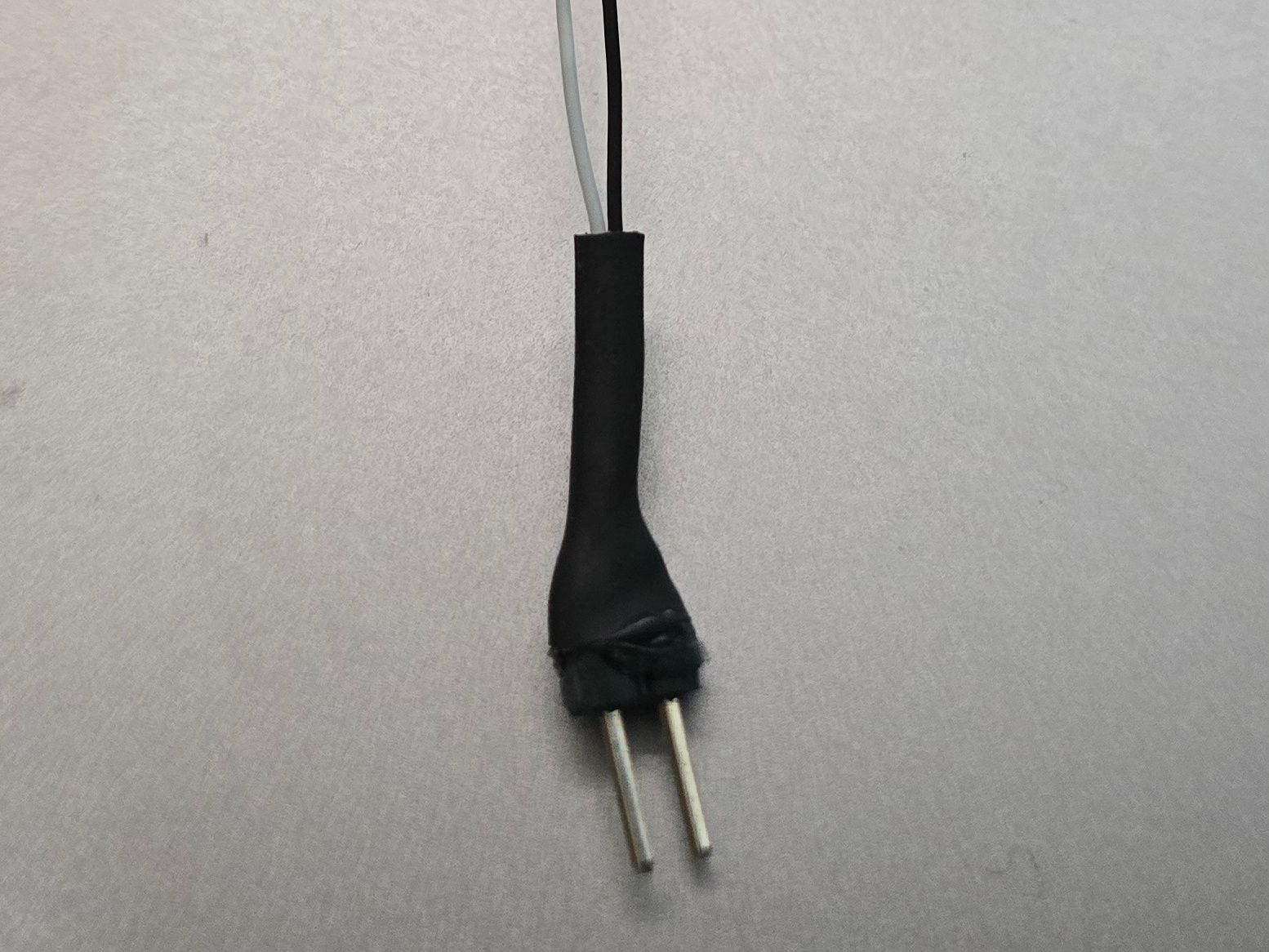 電線の先にピンヘッダをはんだ付け