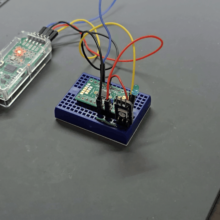 動作確認プログラムを走らせている様子